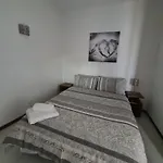 1 Bedroomed - Ocean View - Oura - 아파트 알부페이라