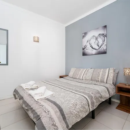 1 Bedroomed - Ocean View - Oura -