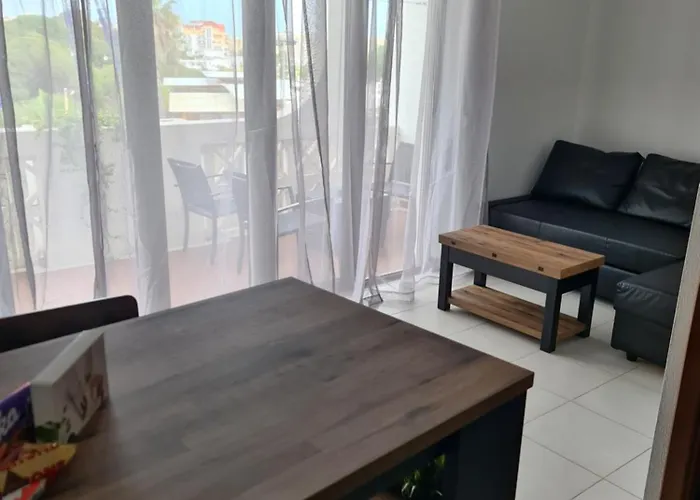 1 Bedroomed - Ocean View - Oura -